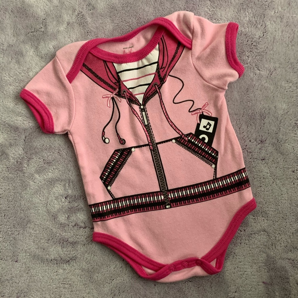 5/$15🎀 Mon cheri pink onesie